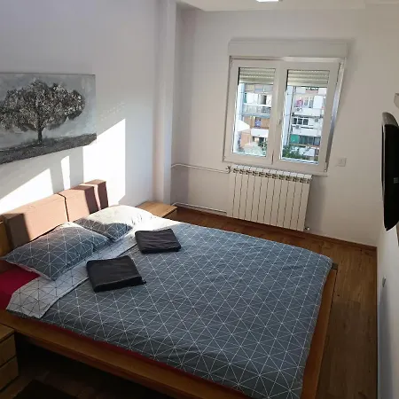 Serbian Home, Gandijeva 162