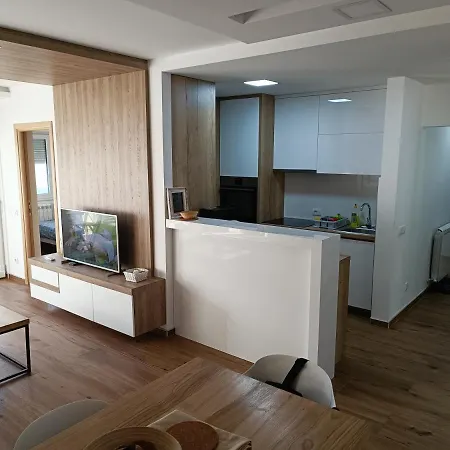 Serbian Home, Gandijeva 162 *