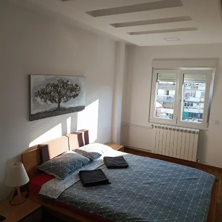 Serbian Home, Gandijeva 162