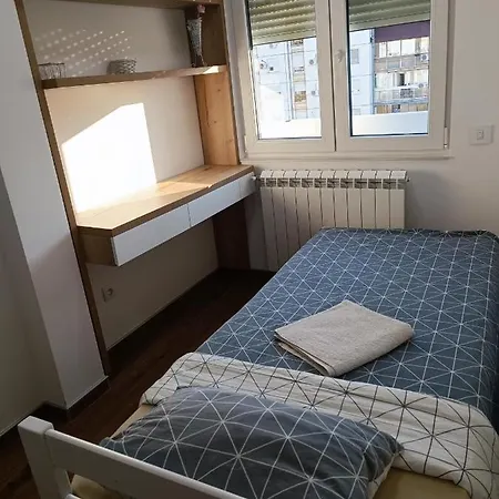 Serbian Home, Gandijeva 162