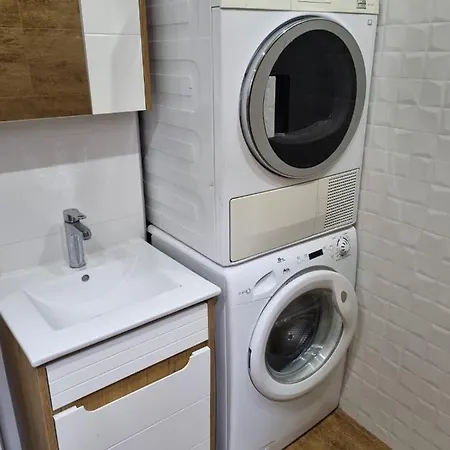 Serbian Home, Gandijeva 162